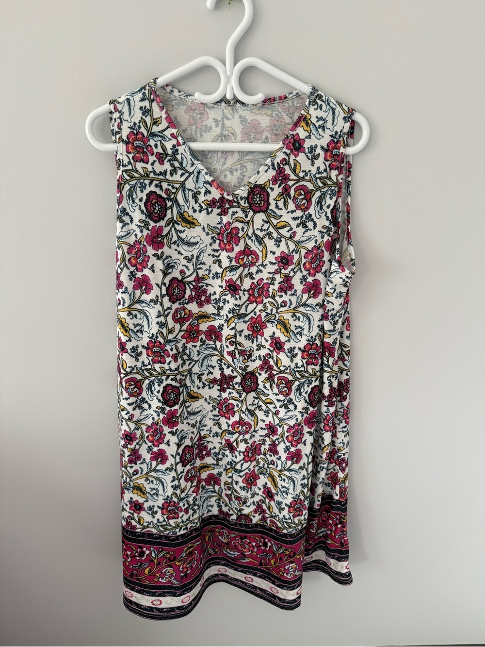 Sleeveless V-Neck Floral Mini Dress in White and Pink